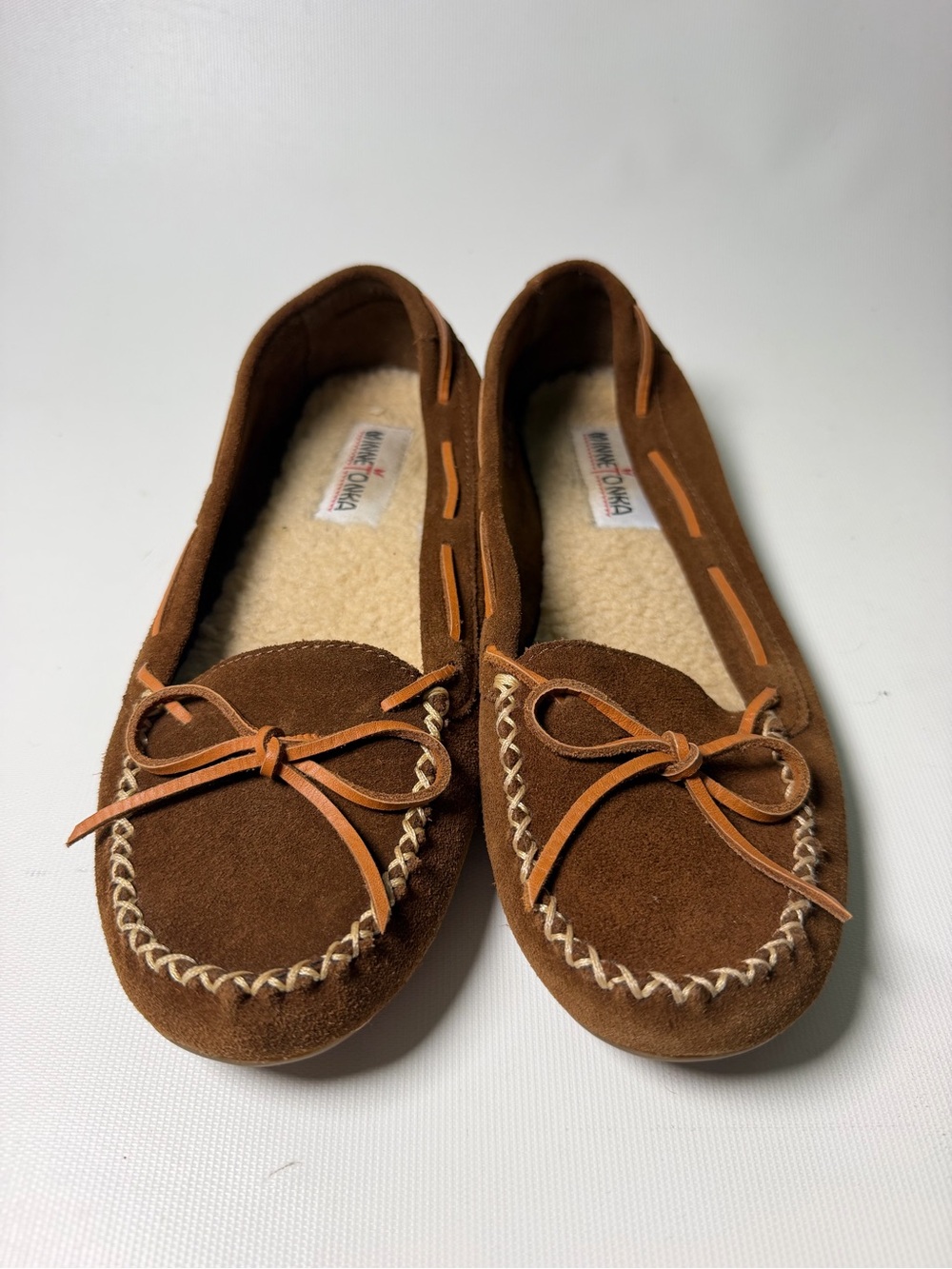 Minnetonka Suede Moccasin Slippers - sz 9